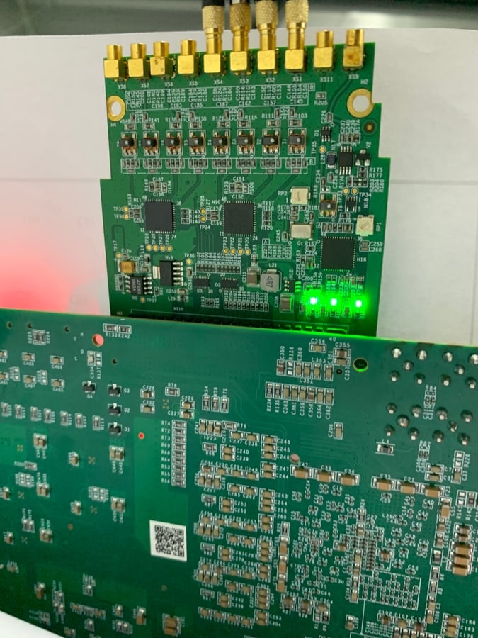 AD9653模块与FPGA PCIe底板连接后的硬件组合